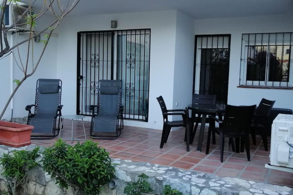 Beautiful Apartment In La Carihuela, Торремолинос Экстерьер фото