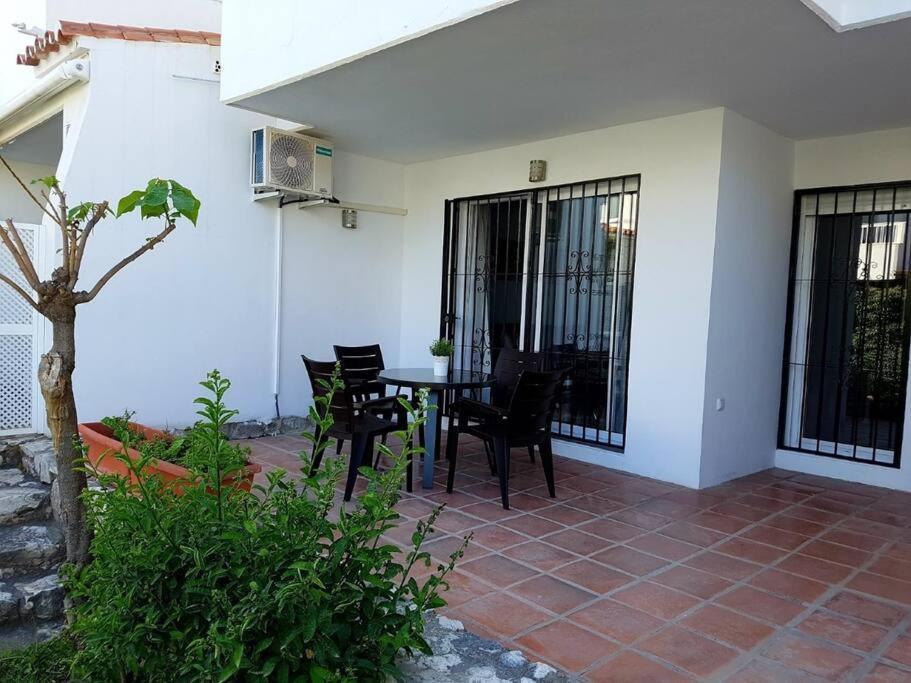 Beautiful Apartment In La Carihuela, Торремолинос Экстерьер фото